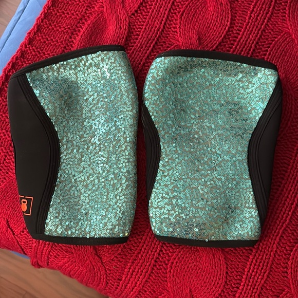 2Pood Accessories - 2Pood Weightlighting Knee Sleeves Sequin Blue Sz Large!